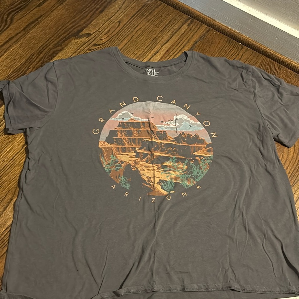 Gray graphic t shirt